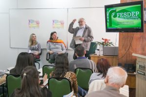 25/08/2016 - PORTO Mariana, Salete e Jacques debateram o assunto no auditório da Fesdep | Foto: Guilherme Santos/Sul21