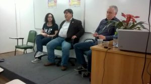 Mesa “Instituições do Sistema de Justiça e os golpes”, com o defensor público Carlos Guazzelli e o juiz de direito Pio Dresch. |Foto: Julio Alt.