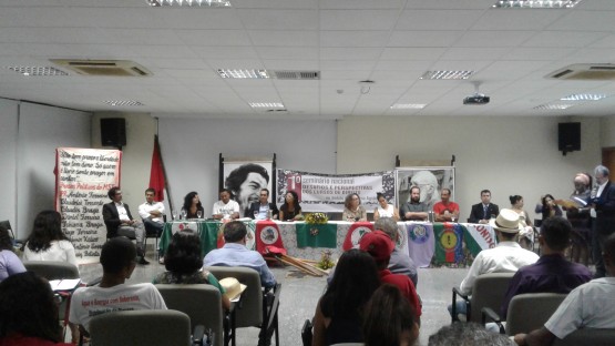 Mesa de abertura do encontro.