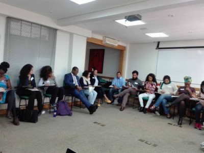 Pesquisadoras/es, defensoras/es públicas/es e ativistas de organizações e movimentos sociais colaboraram com aportes teóricos e estratégias.