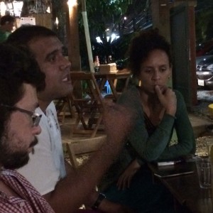 Rodrigo de Medeiros apresenta o livro aos presentes